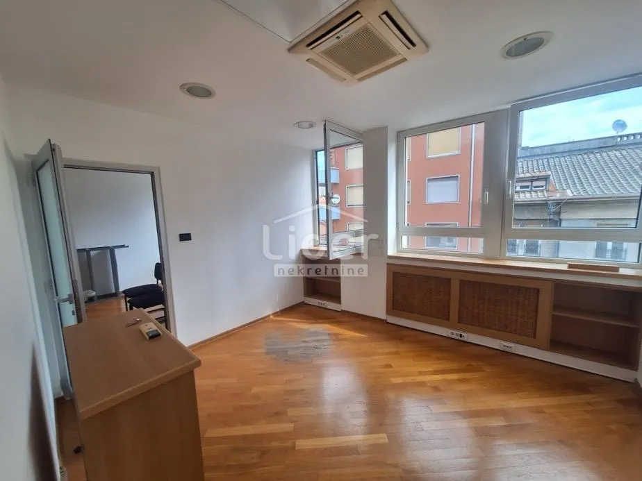 POSLOVNI PROSTOR ZA UREDE - cover