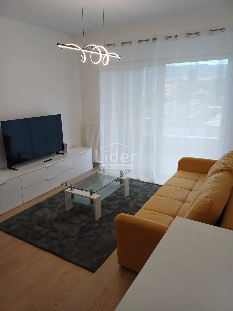 KANTRIDA Prekrasan novi stan s garažom - cover