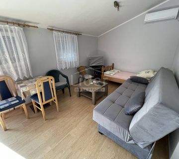 Gornji Karin samostojeća kuća sa 3 stana - cover