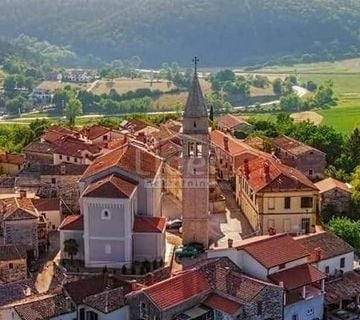 ISTRA okolica Pazina, kuća u staroj jezgri! - cover