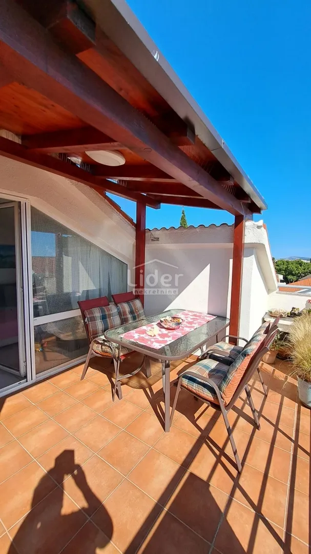 NOVALJA, 100M OD MORA, 50M2, 2S+DB, TERASA - cover