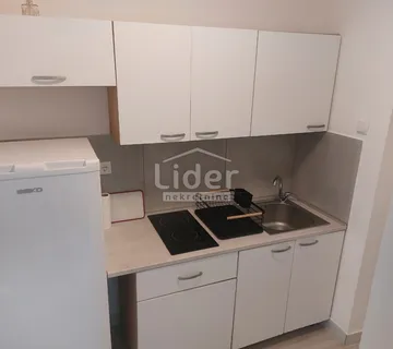 Garsonijera,Kraljevica prvi red do mora - cover