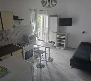 NOVALJA, 190 M OD MORA, 1S+DB - cover