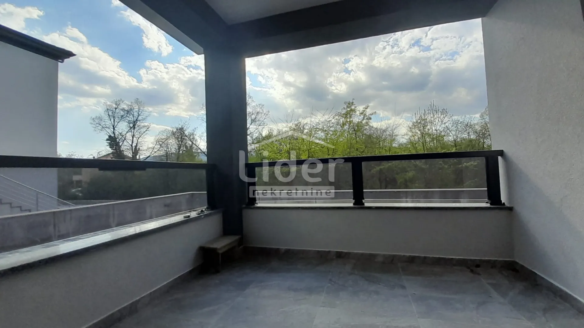 MATULJI,JURDANI-PRIZEMLJE S OKUĆNICOM U NOVOGADNJI 2SB+DB - cover