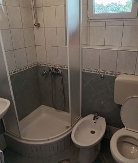 Istra, Labin, kuća s tri stana - cover