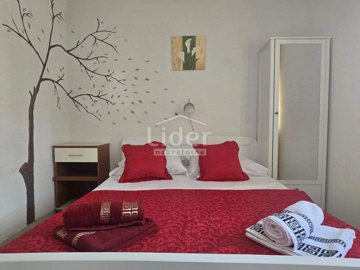 NOVALJA, 190 M OD MORA, 1S+DB - cover