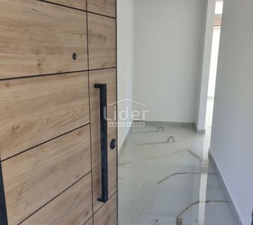 Apartman u zgradi na prvom katu, 50 m2, Palit - cover