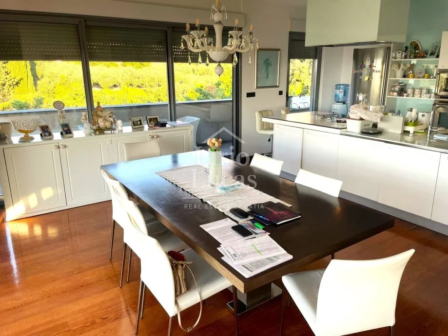 PRODAJA - STAN 206m2 U SPLITU, ŽNJAN - cover