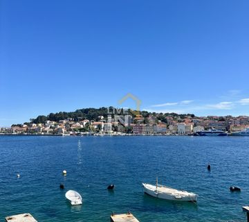 Mali Lošinj, manja kuća 1. red do mora - cover