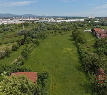 Razvojna lokacija uz Slavonska avenija | 8.308 m² | M1 / M2 | pravilan oblik | mogućnost okrupnjavanja - Zagreb