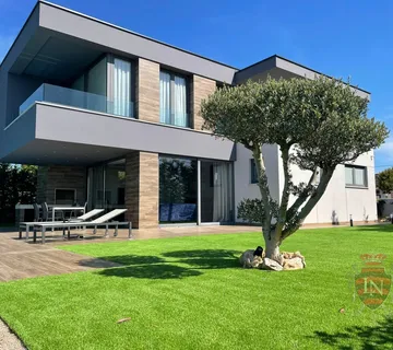 Luksuzna vila 179 m2 s bazenom + okućnica, otok Krk - Linardići, Krk