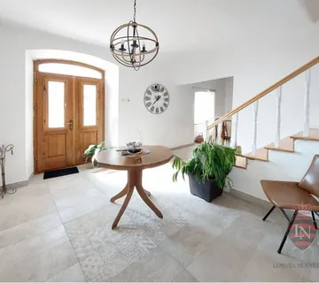 Renovirana kuća 110 m2 Labin, Istra - cover