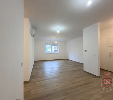 Poslovni prostor 61,96 m2, Sesvete - cover