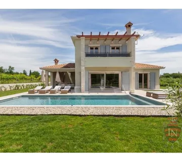 Vila s bazenom na parceli od 1 300 m2, Labin, Istra