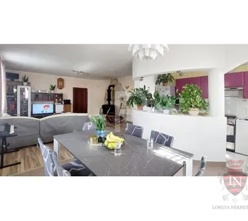 Veliki stan s terasom Pula, 153 m2