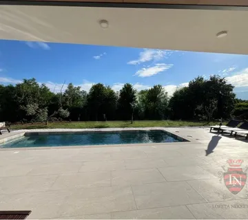 Vila Labin, 160 m2 s bazenom - cover