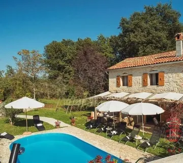 Kamena kuća s bazenom, Gračišće, Istra - cover