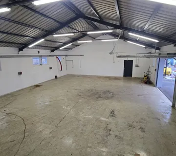 Zemljište od cca 6 000 m2 sa halom   -2 - cover