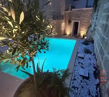 Kamena kuća s bazenom 160 m2, Tinjan - cover