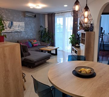Apartman u srcu Pule, 70 m2 + bazen - cover