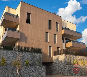 LUKSUZAN STAN S PRIVATNIM VRTOM – MAKSIMIR / JORDANOVAC (ZADNJI U ZGRADI) S.0.1. 237,11 m2 - cover