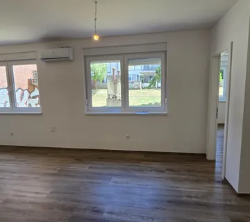 Poslovni prostor - 4 stana! 262 m2, Sesvete - Sesvete, Zagreb