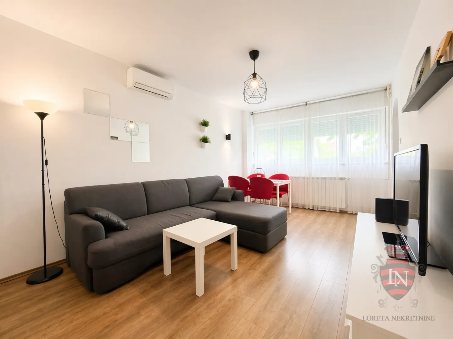 TOP PONUDA! 2S Knežija – novouređen stan, useljiv - cover