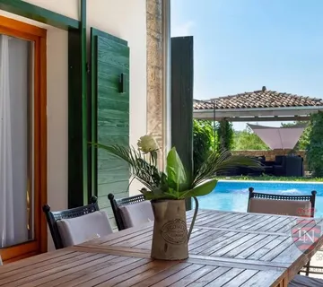 Kamena kuća s bazenom 280 m2, Gračišće, Istra