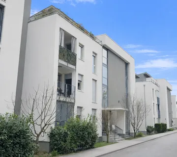 PENTHOUSE S GALERIJOM I TERASOM - STENJEVAC 178 m2 - cover