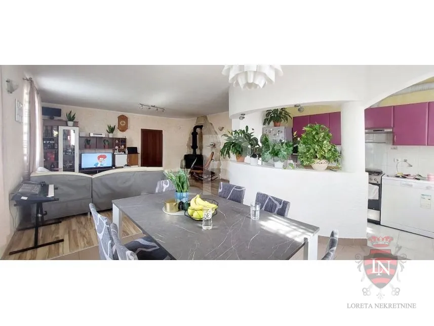 Veliki stan s terasom Pula, 153 m2 - cover