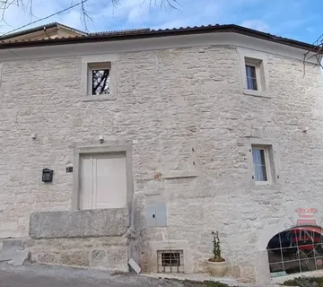 Kamena kuća s bazenom 160 m2, Tinjan - cover