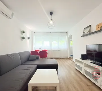 TOP PONUDA! 2S Knežija – novouređen stan, useljiv - cover