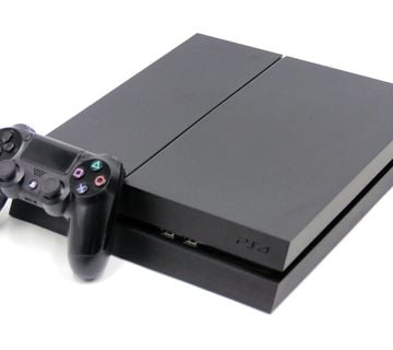 PS4 500GB + gamepad - cover