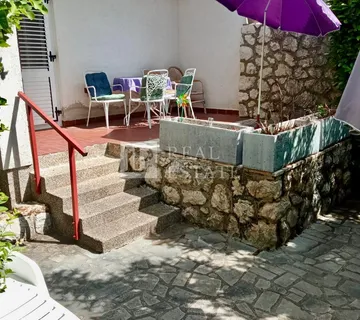 KLENOVICA - stan s prostranim vrtom - Klenovica, Novi Vinodolski
