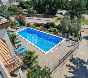 CRIKVENICA - prekrasna kuća od 602 m2 s bazenom u blizini mora