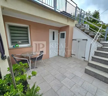 CRIKVENICA - kuća s dva apartmana