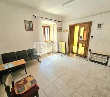 KRALJEVICA - poslovni prostor u centru grada