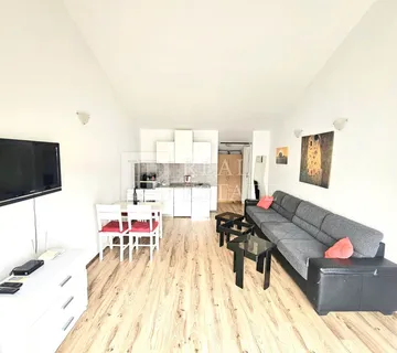NOVI VINODOLSKI - dva uređena stana površine 124 m2