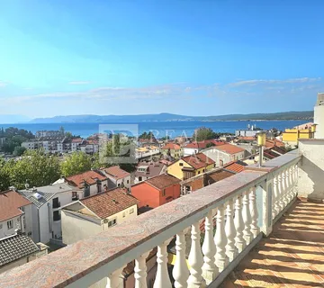 CRIKVENICA - stambeni objekt sa 8 stanova