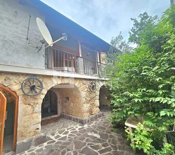 TRIBALJ - dvojna kuća na mirnoj lokaciji - Tribalj, Vinodolska općina