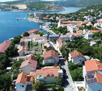 KRALJEVICA - EKSKLUZIVNA PRODAJA - prostrana kuća sa 4 stana na 200 metara od mora i centra