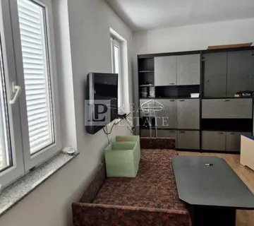 NOVI VINODOLSKI - kuća na tri etaže s pogledom na more