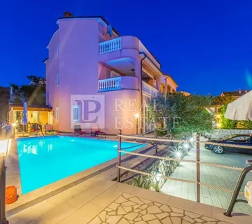 CRIKVENICA - vila s bazenom i fantastičnim pogledom