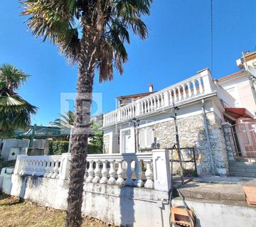 CRIKVENICA - kuća u centru s tri apartmana - cover