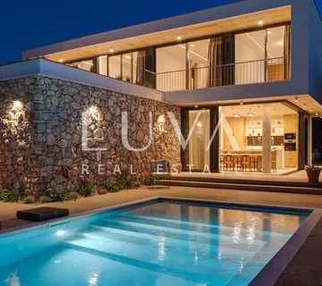 Šolta, luksuzna vila s bazenom i predivnim pogledom na more - cover