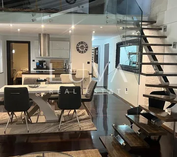 Šibenik, ekskluzivan stan 90 m2 s galerijom u srcu grada