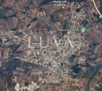 Istra, Kaštelir, atraktivno građevinsko zemljište s pogledom na more, 940 m2 - Kaštelir, Kaštelir - Labinci
