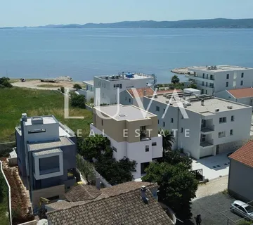 Sukošan, Zadar, luksuzna vila s bazenom uz more na prodaju