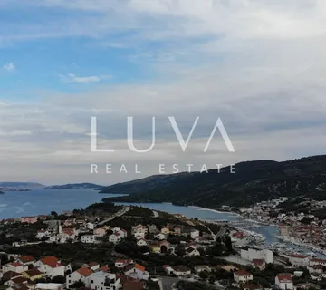 Marina, Trogir, prodaja dvojne kuće 247 m2 na 3 etaže + parking