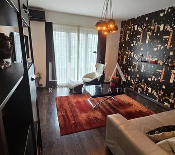 Zagreb, Trg Franc Republike, uređen stan 55m2, 2 balkona i garaža